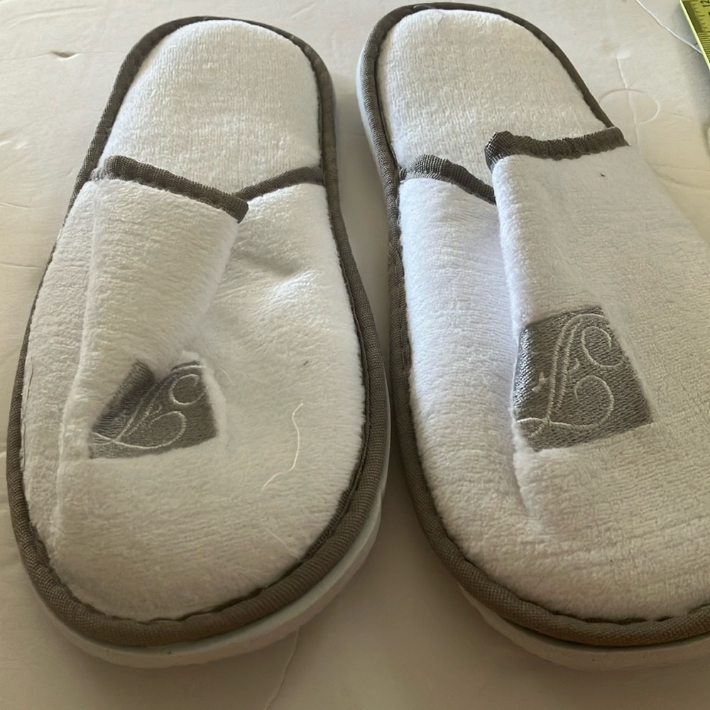 FINAL MARKDOWN Ladies scuff style slippers